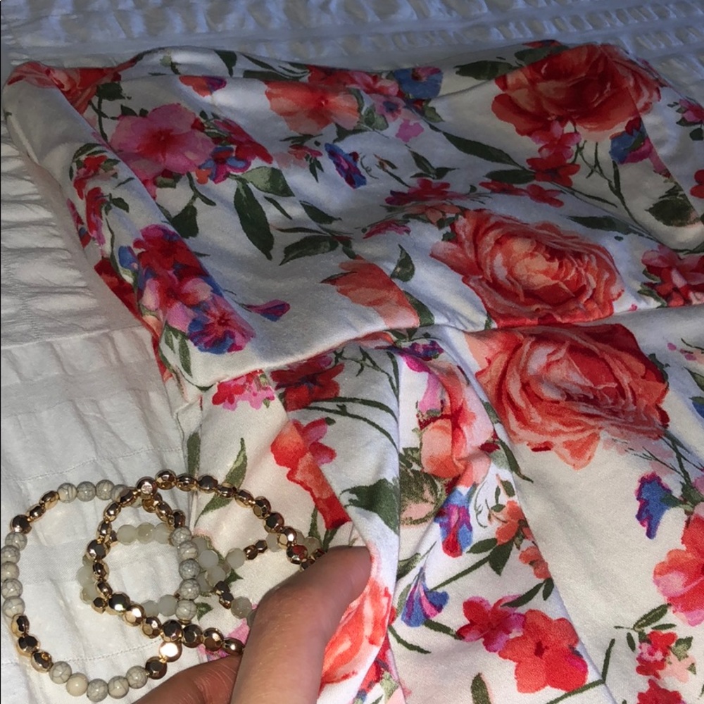 Summer Floral Dress w/pockets - Picture 2 of 3